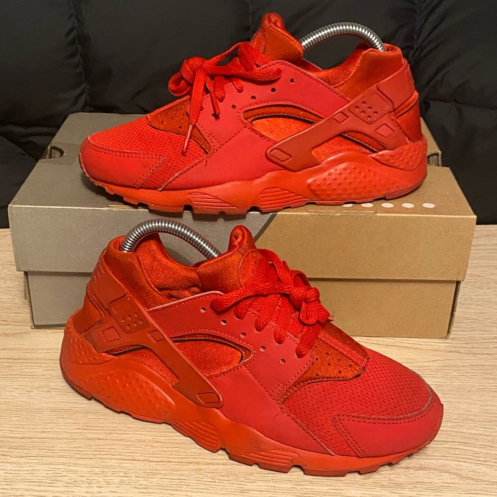 Nike Huarache “Triple Red” - Sz 7 Y- 8.5 W